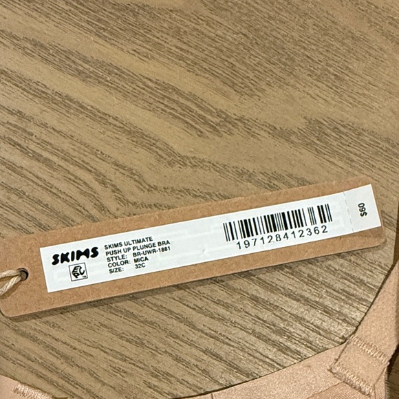 SKIMS plunge push up bra - Picture 2 of 5